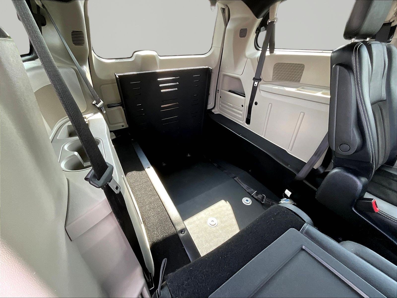 Used 2020 Dodge Grand Caravan SXT FWD image 40