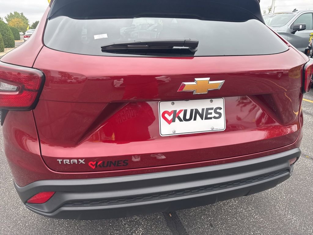 Used 2025 Chevrolet Trax LS image 9