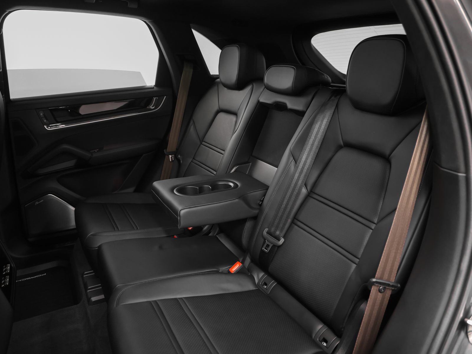 Used 2025 Porsche Cayenne Turbo AWD/4WD image 56