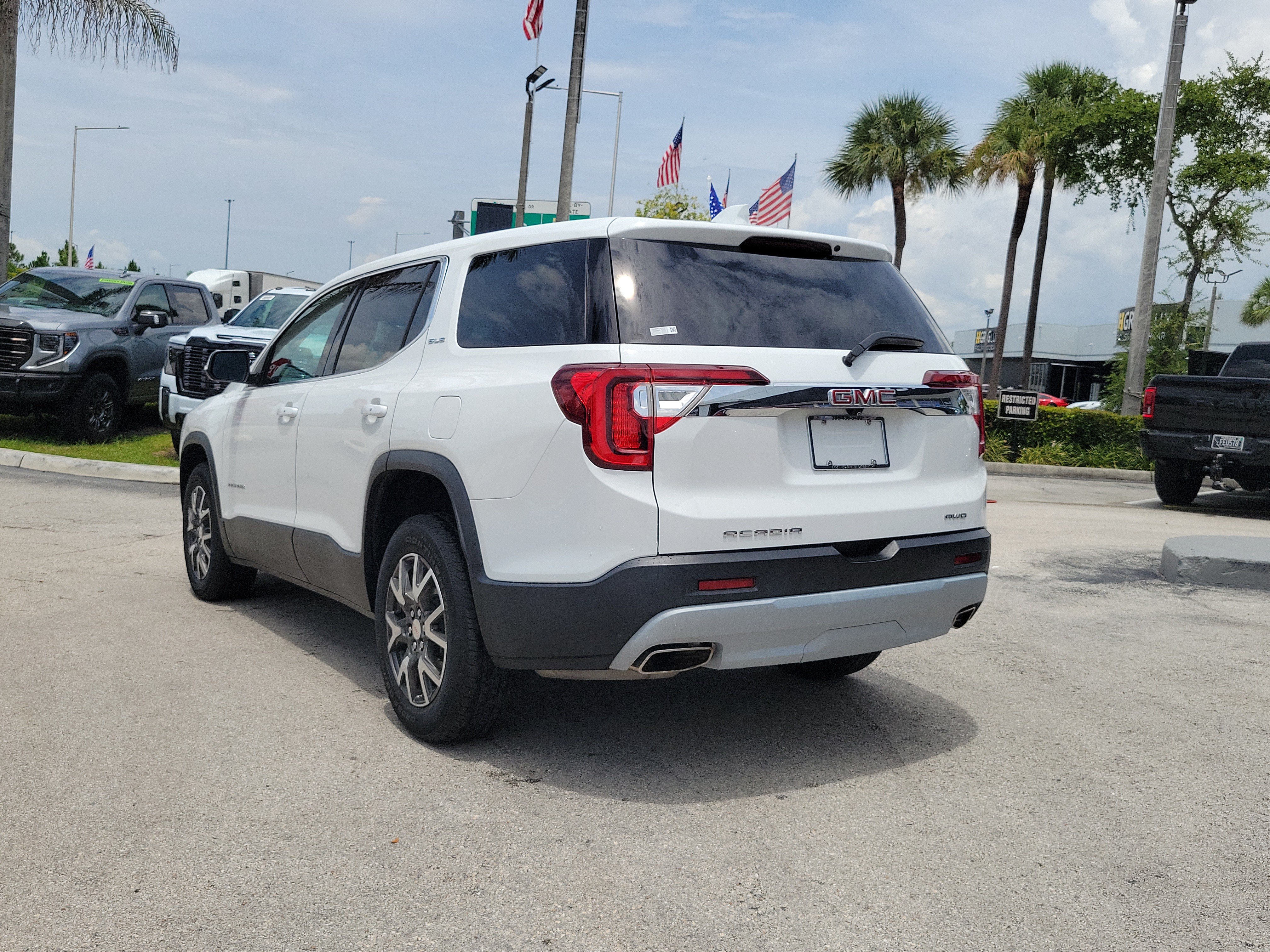 Used 2021 GMC Acadia SLE AWD/4WD image 7