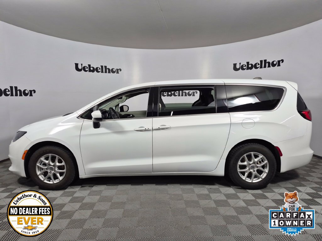 Used 2023 Chrysler Voyager LX FWD image 4