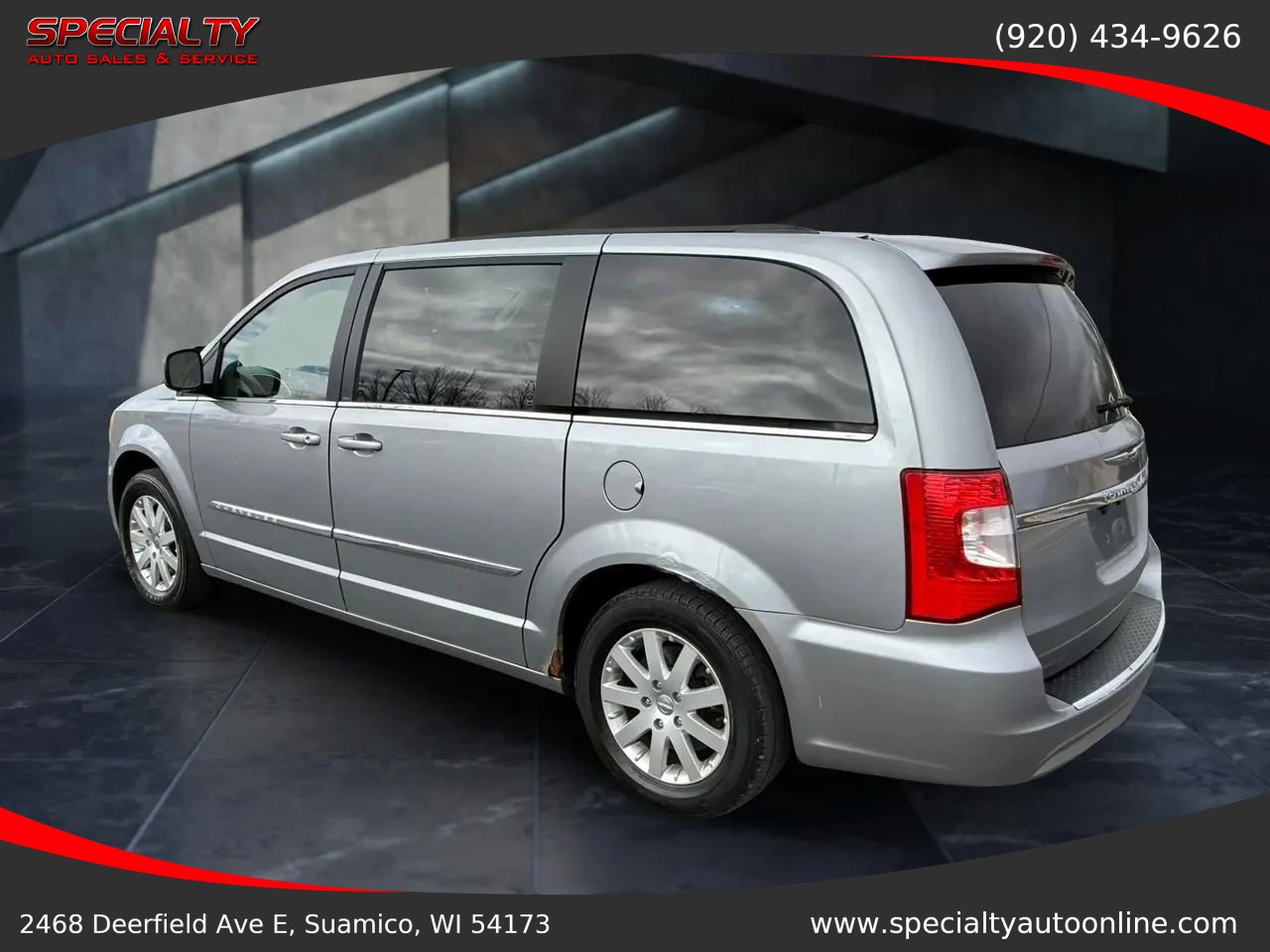 Used 2013 Chrysler Town & Country Touring FWD image 8