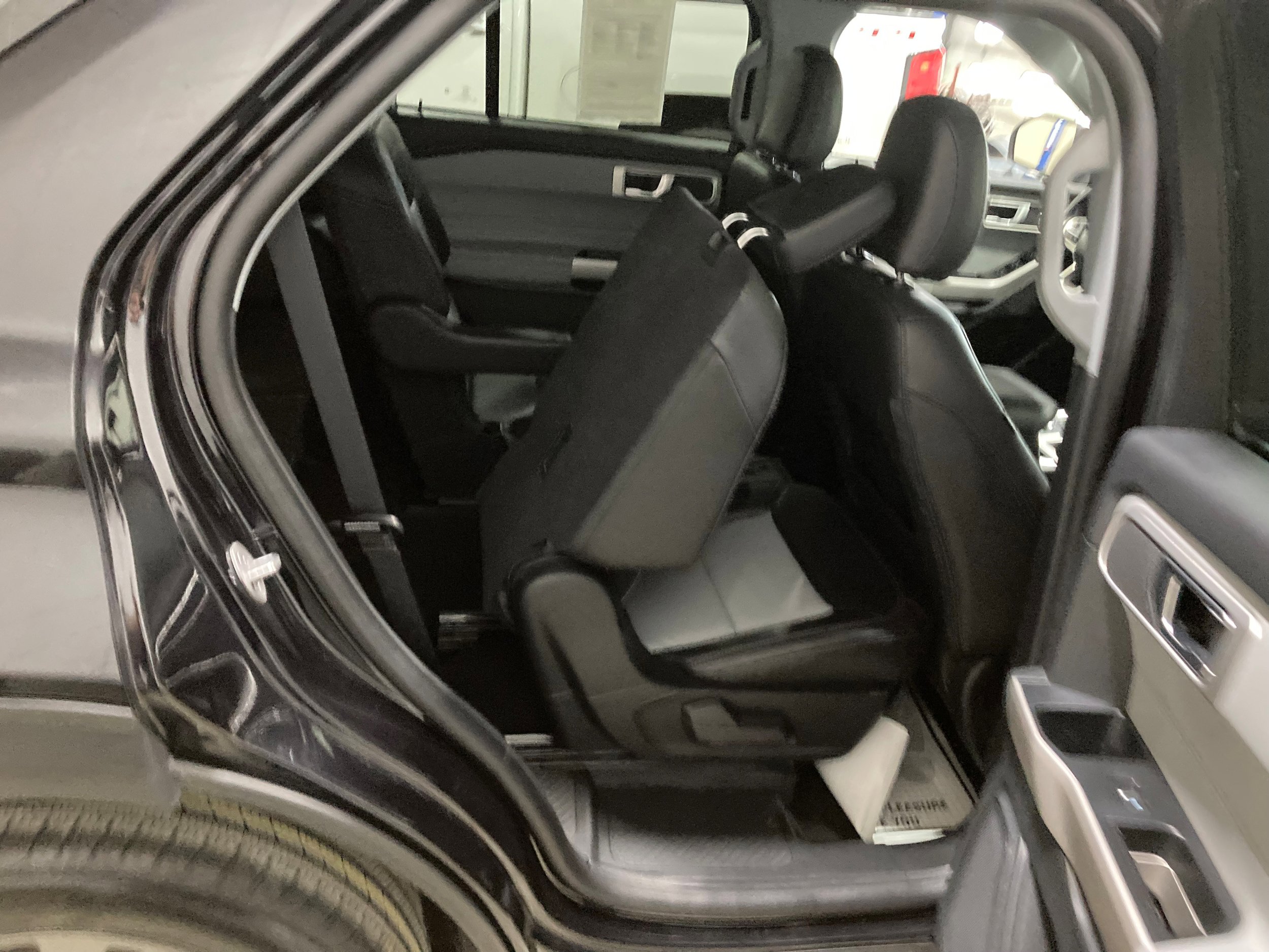 Used 2023 Ford Explorer XLT w/ Equipment Group 202A AWD/4WD image 8