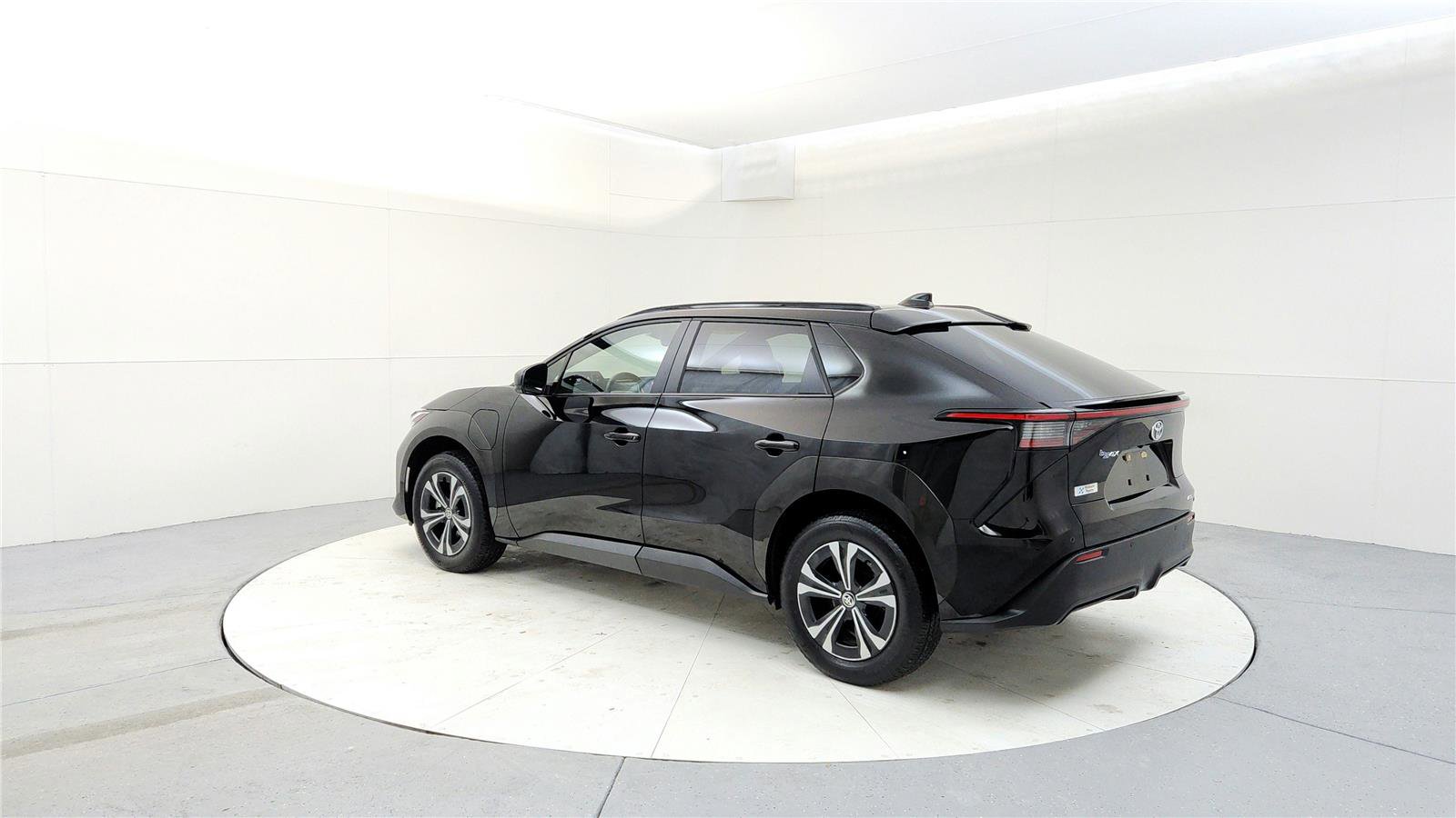 Used 2023 Toyota bZ4X XLE image 4