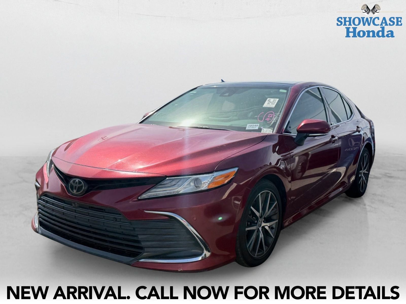 Used 2022 Toyota Camry XLE w/ Navigation Package FWD image 2