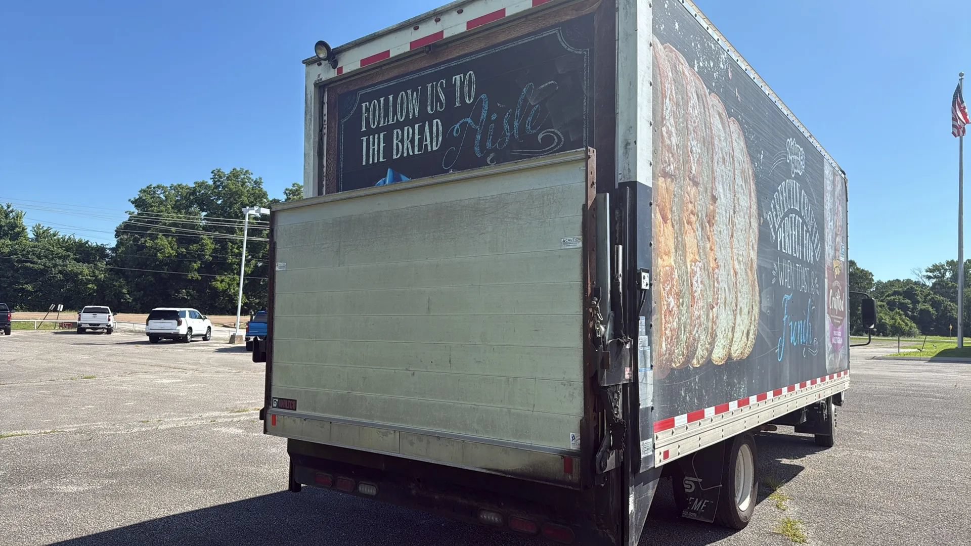 Used 2018 Isuzu NPR RWD image 4