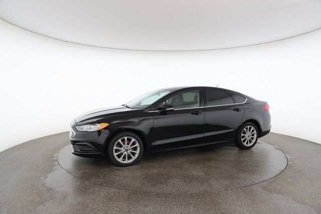 Used 2017 Ford Fusion SE image 4