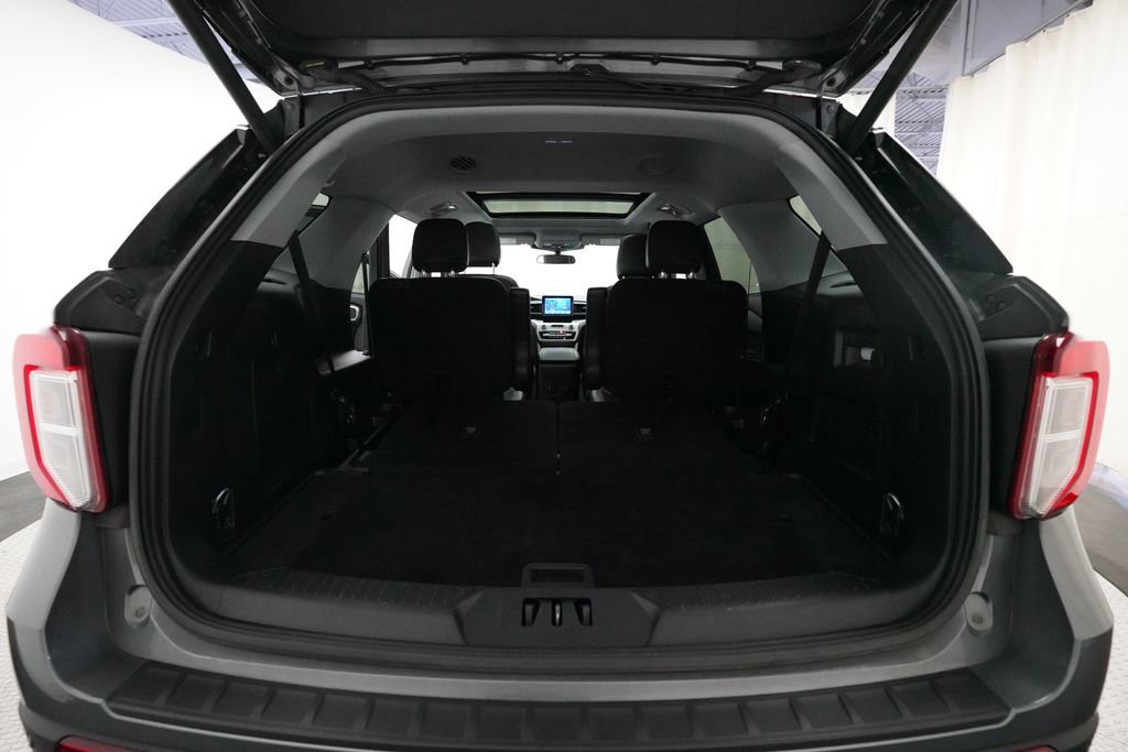 Used 2023 Ford Explorer XLT w/ Equipment Group 202A AWD/4WD image 10