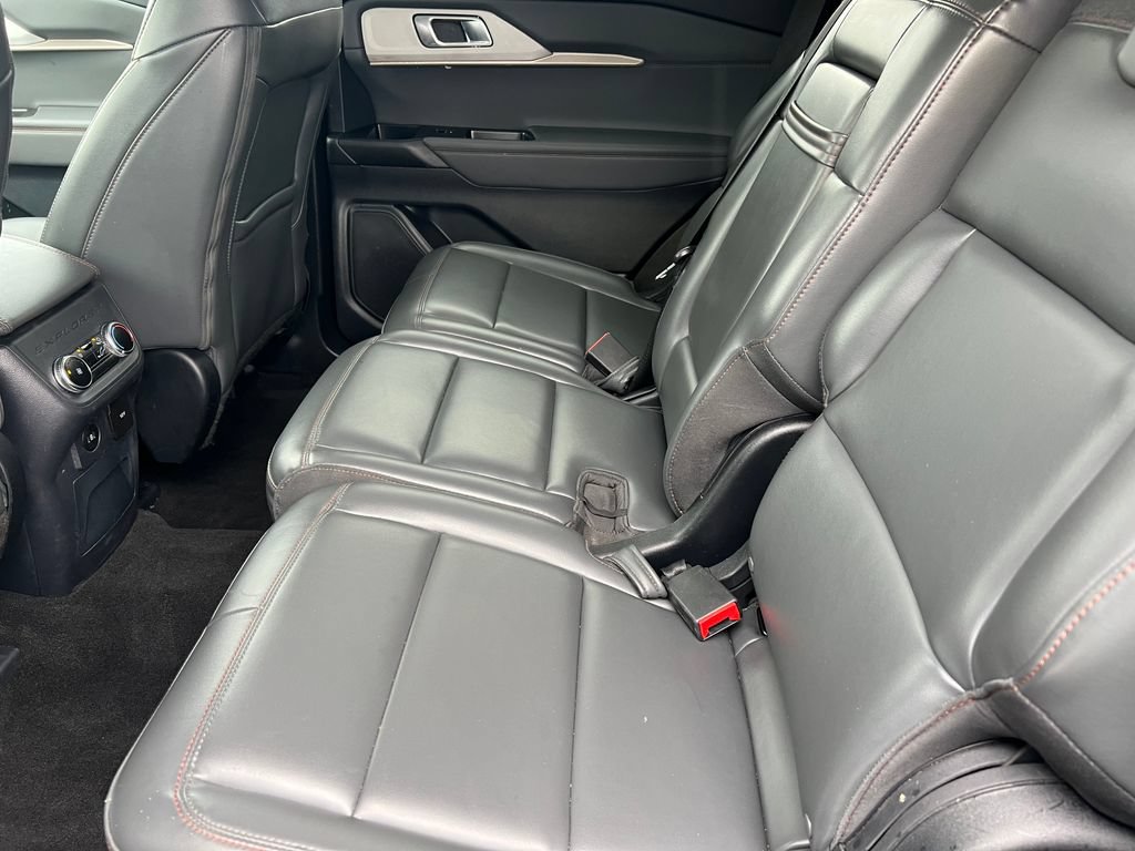 Used 2025 Ford Explorer Active w/ Active Comfort Package AWD/4WD image 13
