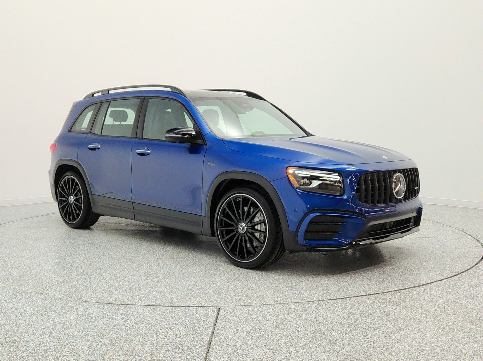 Used 2025 Mercedes-Benz GLB 35 AMG 4MATIC image 3