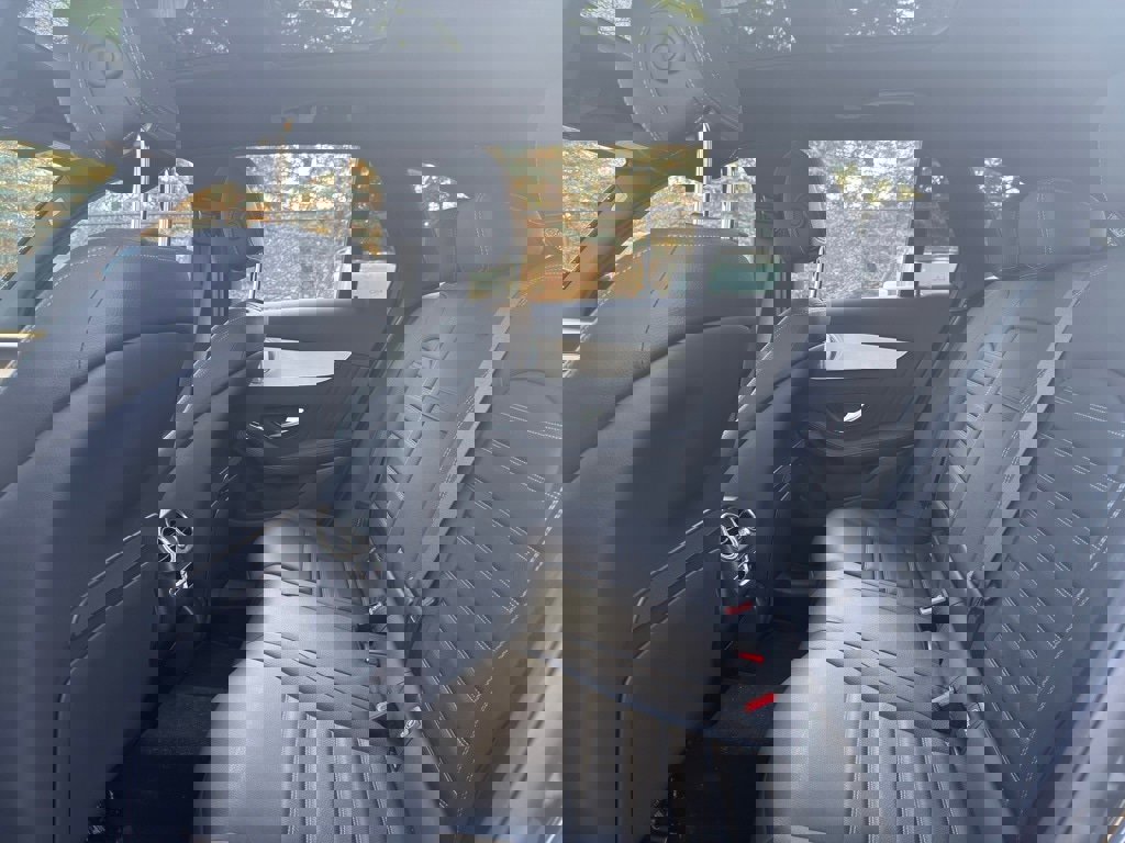 Used 2020 Mercedes-Benz GLC 300 4MATIC image 29