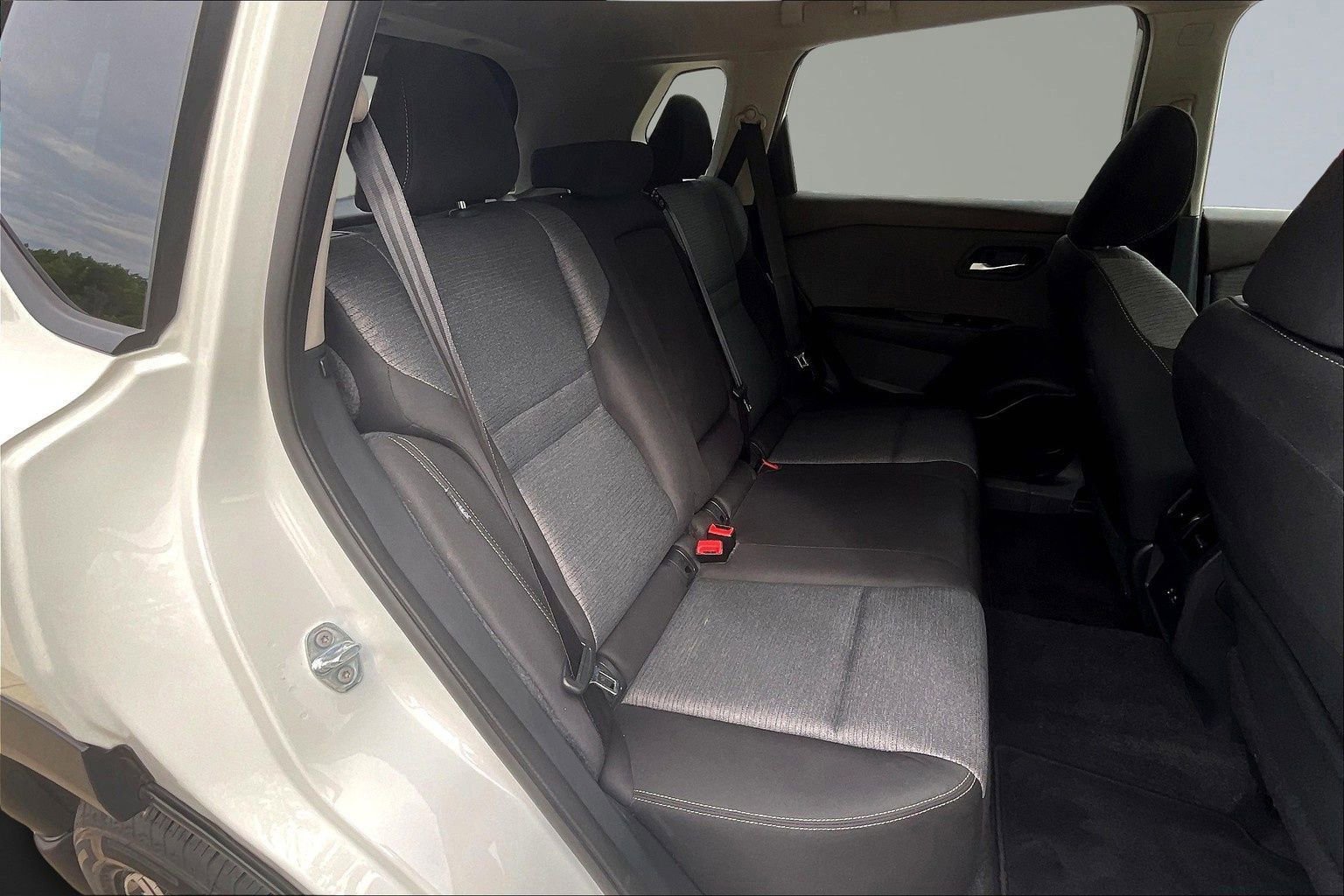 Certified 2023 Nissan Rogue SV image 34