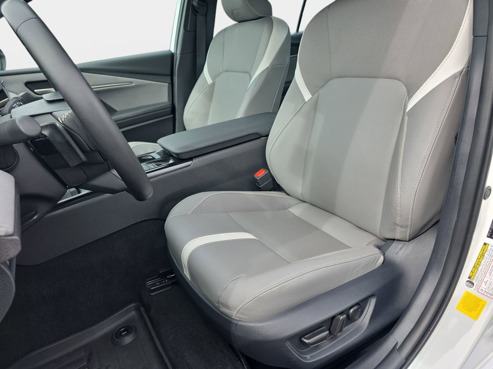 Used 2025 Toyota Camry SE w/ Multimedia Upgrade Package image 14