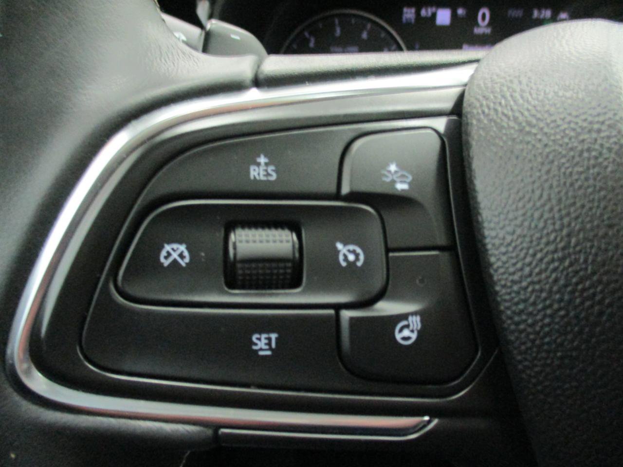 Used 2023 Buick Envision Avenir AWD/4WD image 28