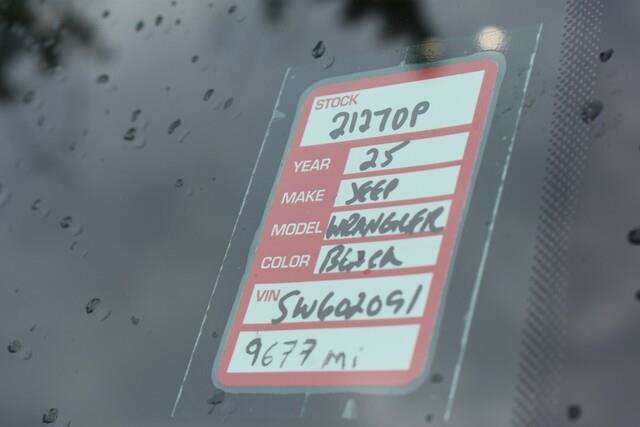 Used 2025 Jeep Wrangler Sahara 4xe AWD/4WD image 40