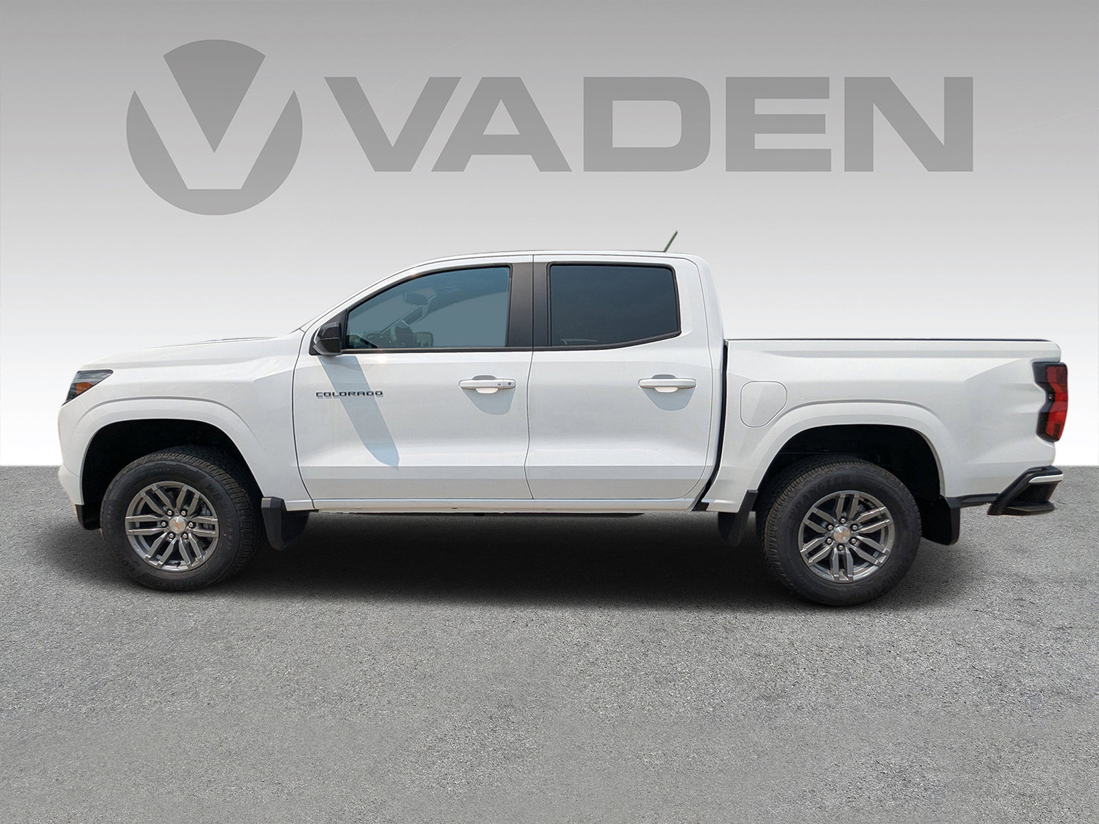 Used 2024 Chevrolet Colorado LT w/ LT Convenience Package II image 3