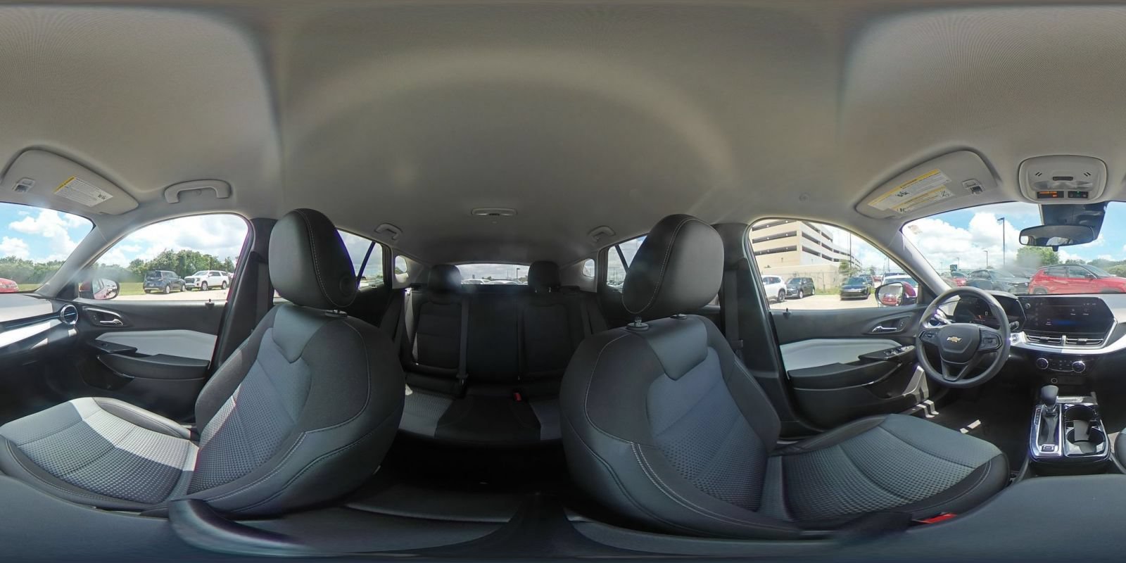 Used 2025 Chevrolet Trax LT FWD image 41