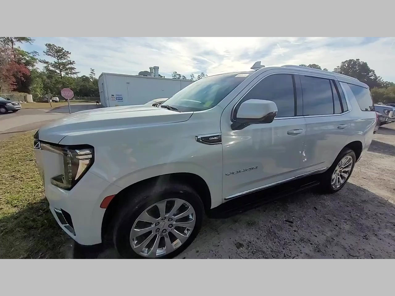 Used 2021 GMC Yukon SLT w/ SLT Luxury Plus Package image 13