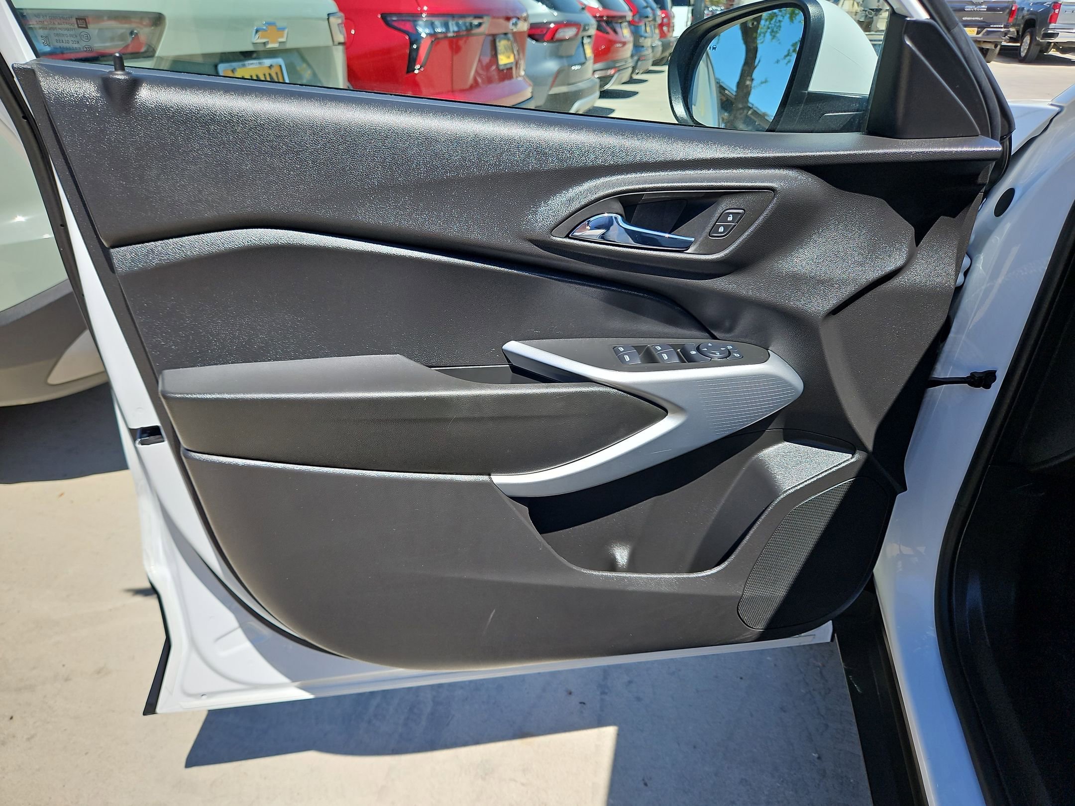 Certified 2025 Chevrolet Trax LS w/ LS Convenience Package image 11