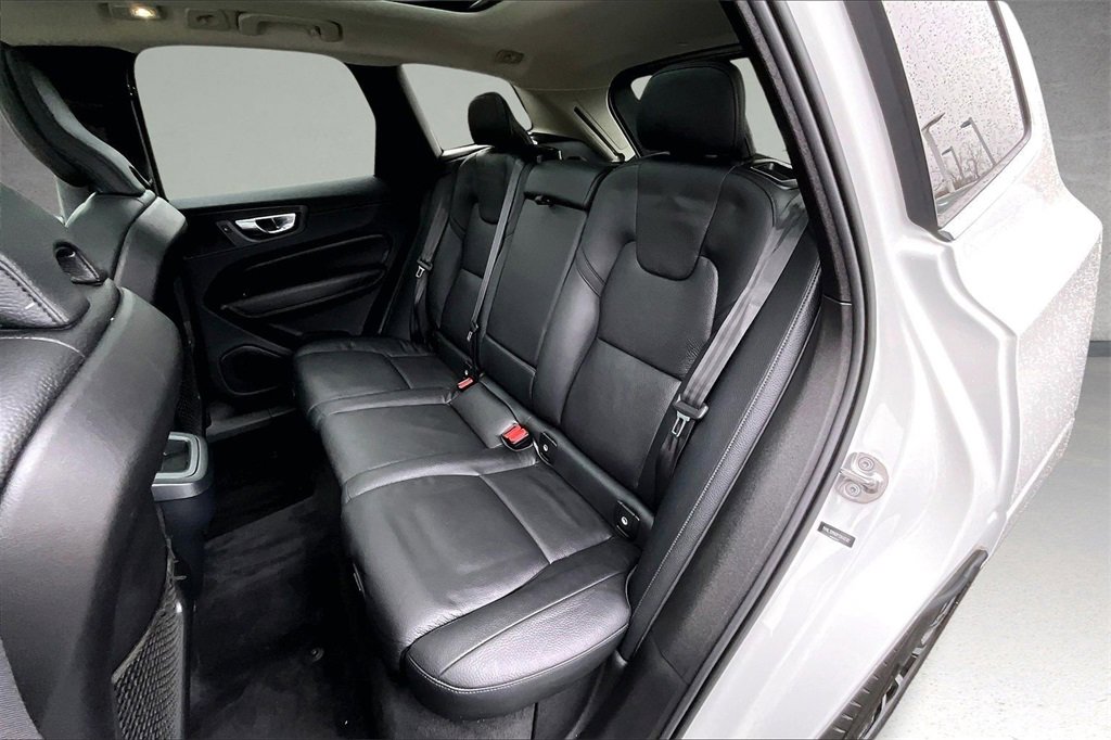 Used 2023 Volvo XC60 B5 Plus image 21