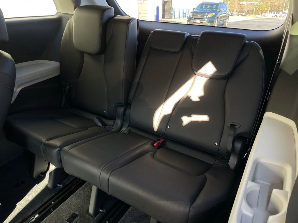 Used 2023 Kia Carnival LX image 41