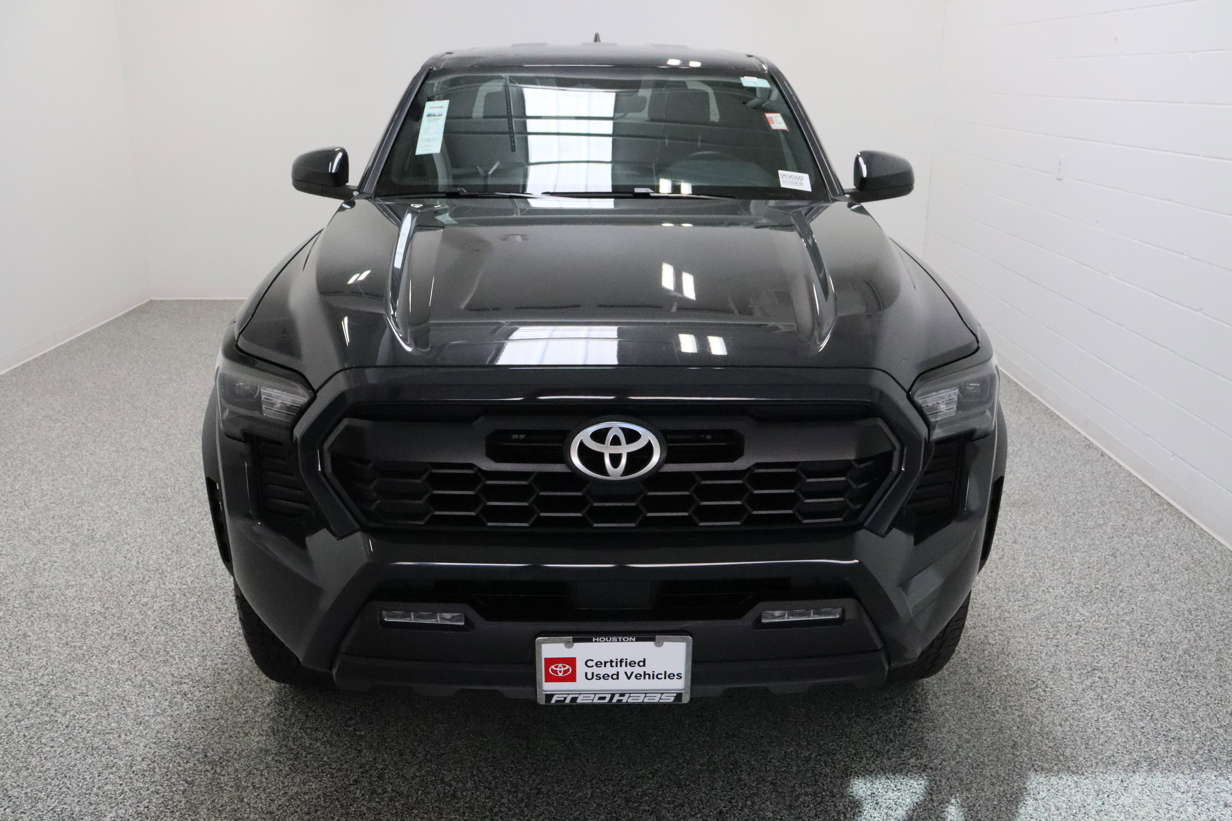 Certified 2025 Toyota Tacoma TRD Off-Road AWD/4WD image 3