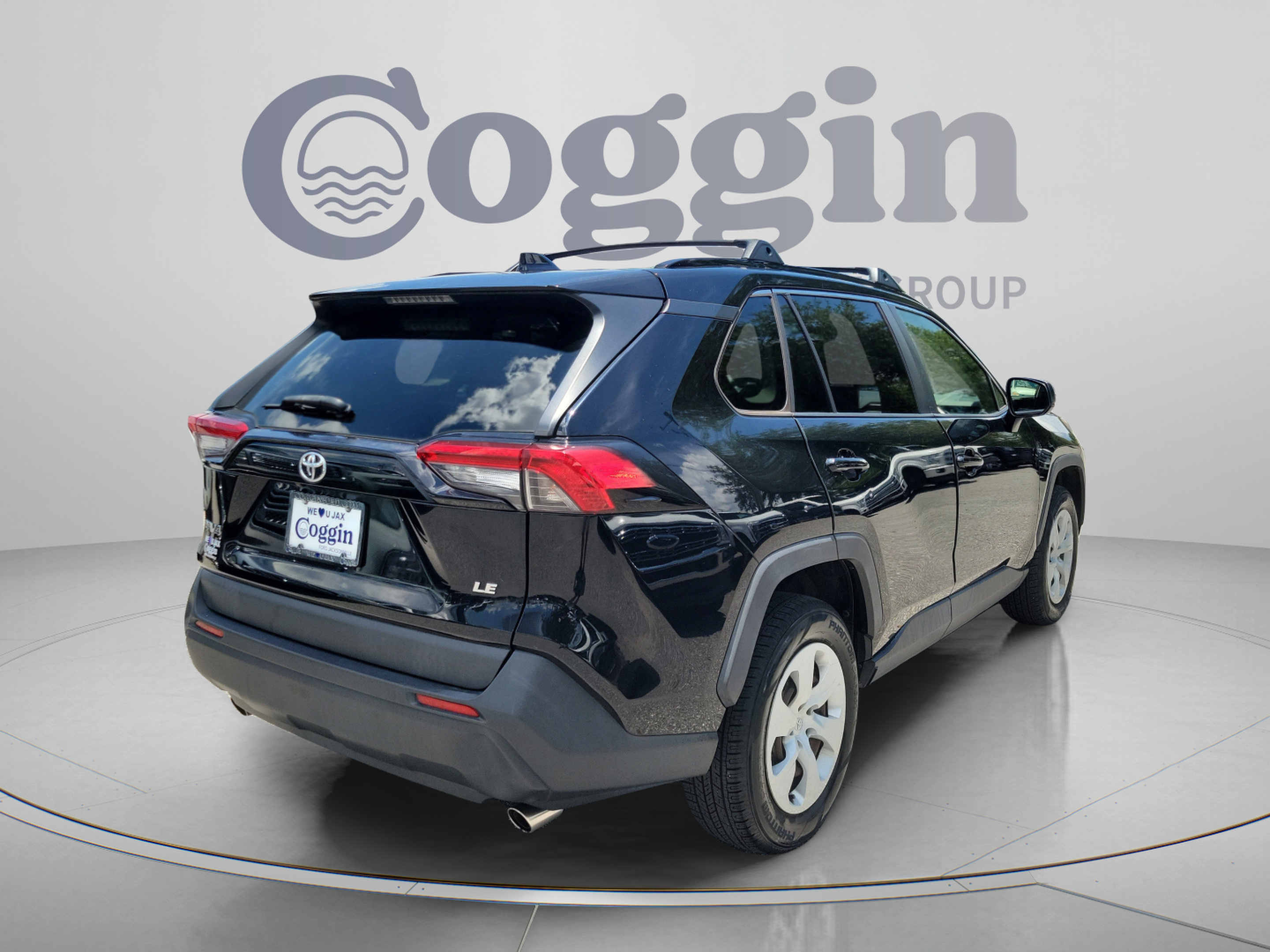 Used 2019 Toyota RAV4 LE FWD image 3