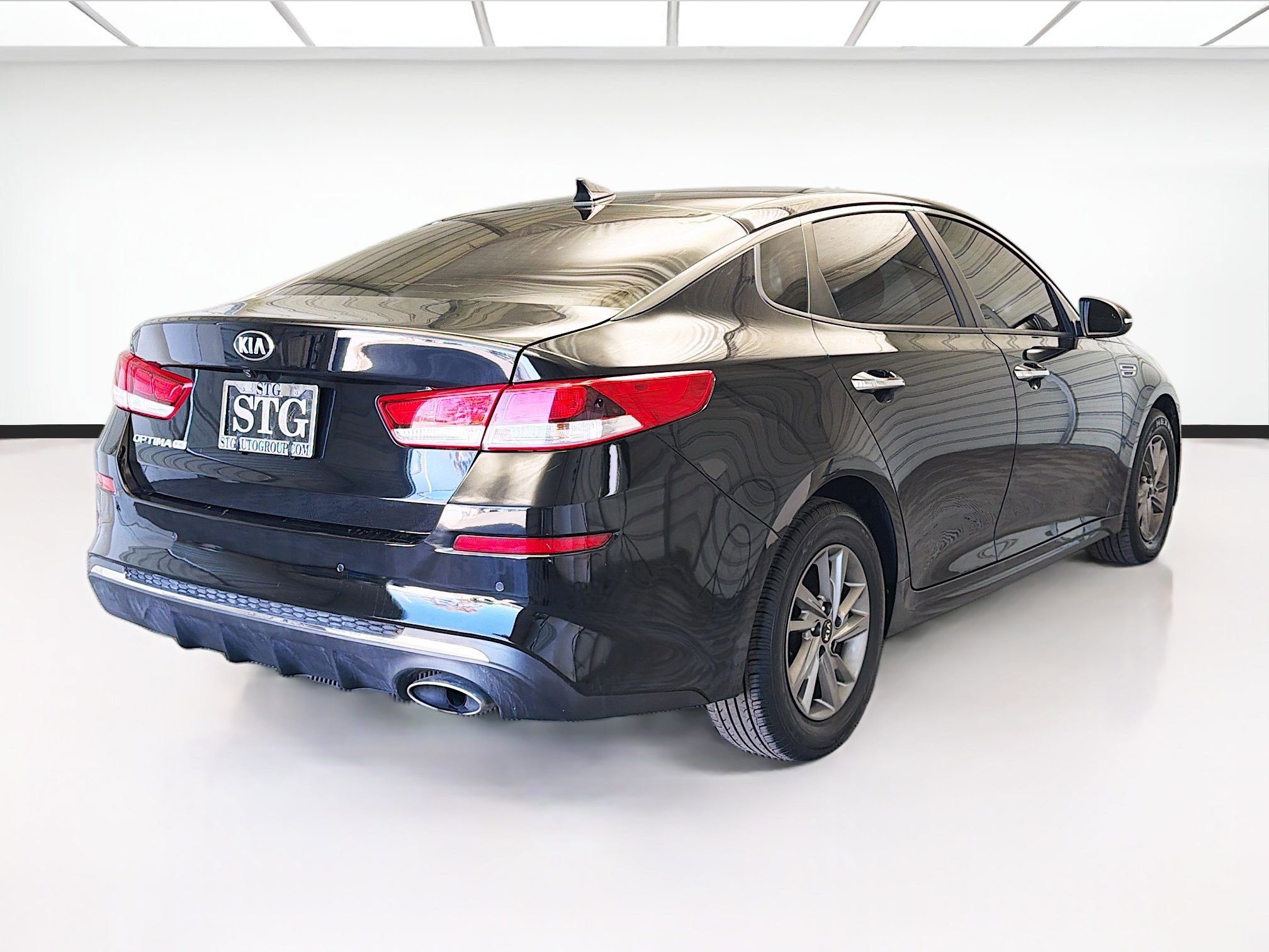 Used 2019 Kia Optima LX image 4