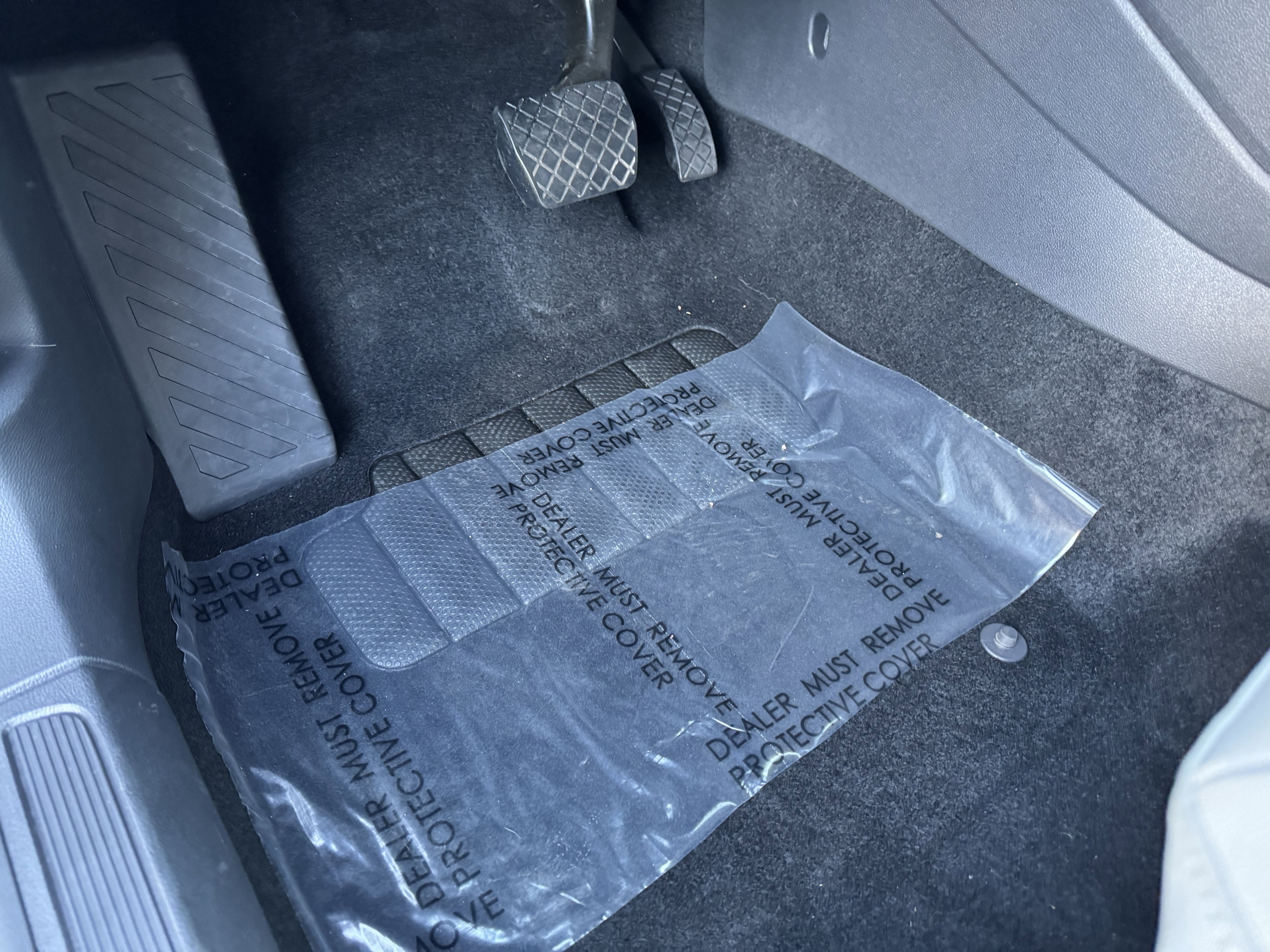 Certified 2025 Volkswagen Taos SE image 18