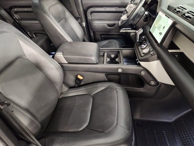 Used 2023 Land Rover Defender 130 SE image 3