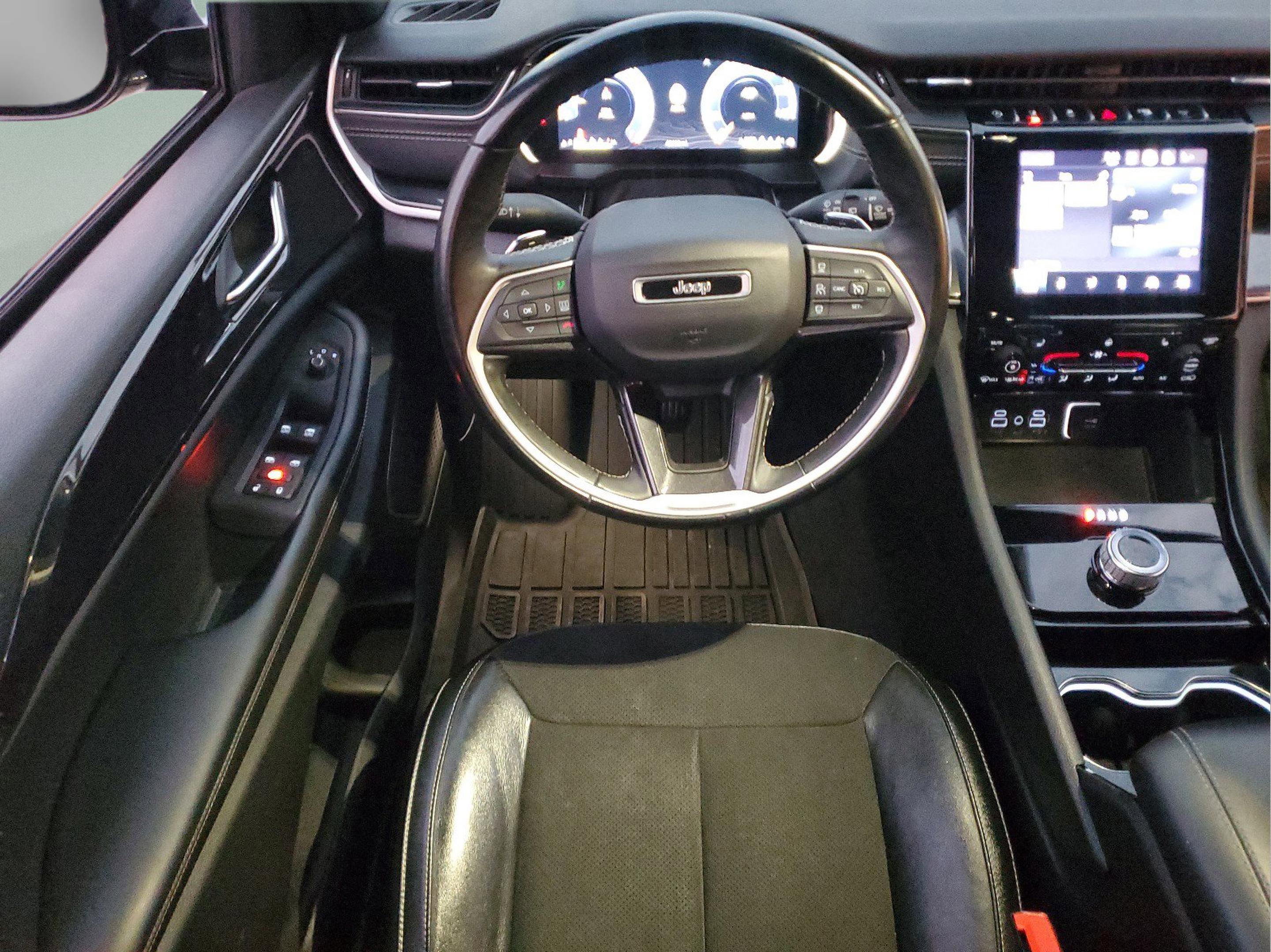 Certified 2022 Jeep Grand Cherokee L Laredo image 11