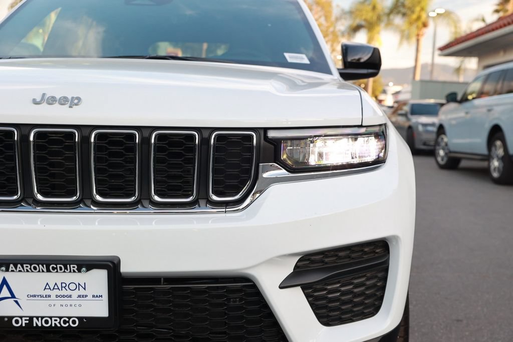 New 2026 Jeep Grand Cherokee Laredo RWD image 5