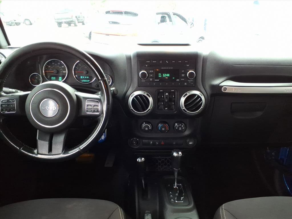Used 2015 Jeep Wrangler Unlimited Sahara w/ Connectivity Group image 7