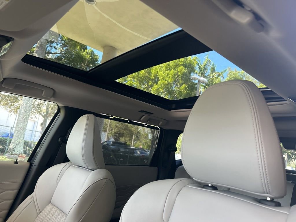 New 2025 Mitsubishi Outlander AWD image 18