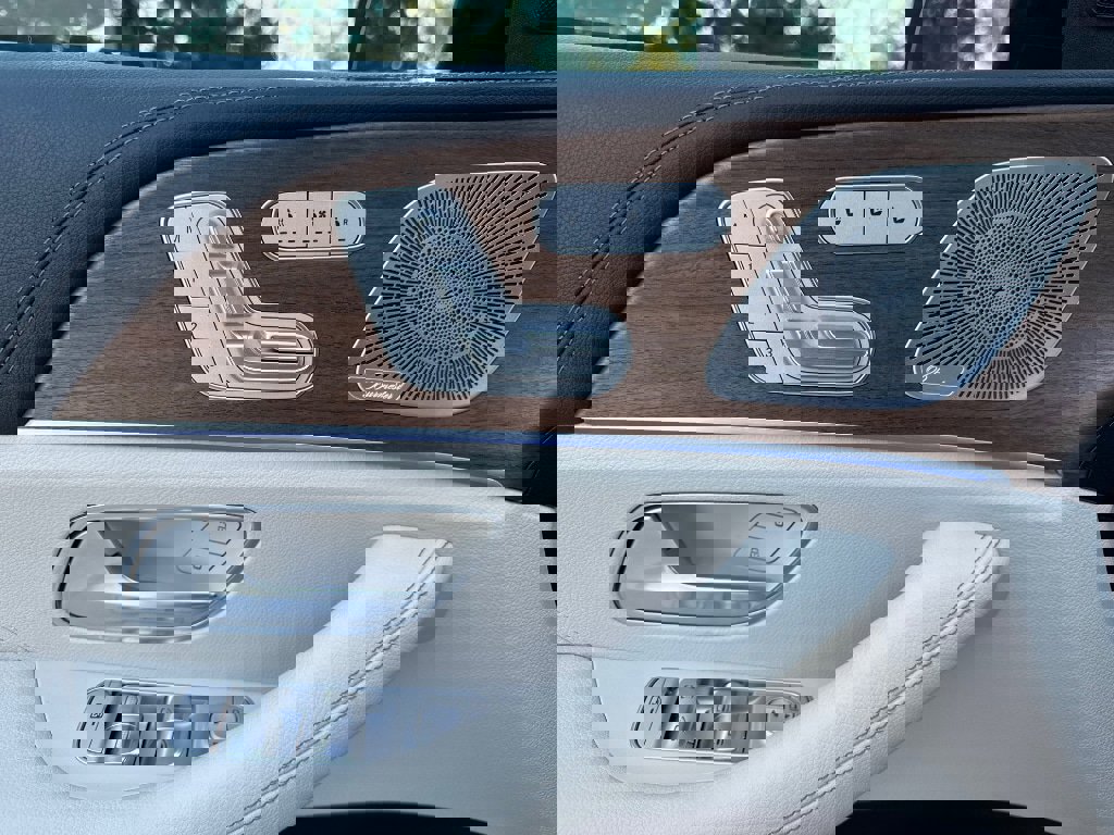 Used 2025 Mercedes-Benz GLS 450 4MATIC image 10