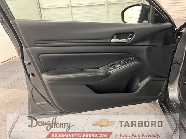 Used 2025 Nissan Altima 2.5 SV FWD image 27