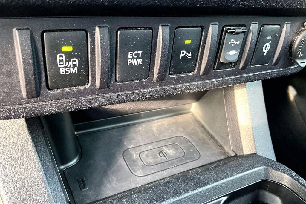 Used 2017 Toyota Tacoma Limited w/ Tow Package AWD/4WD image 32