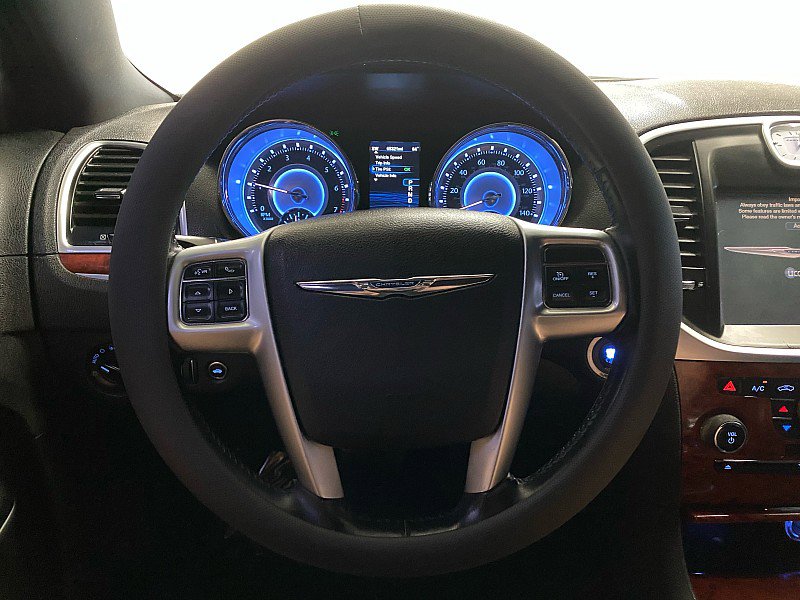 Used 2013 Chrysler 300 image 17
