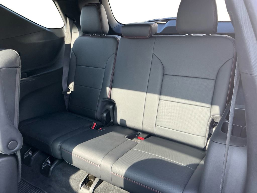 Used 2026 Chevrolet Traverse RS FWD image 21