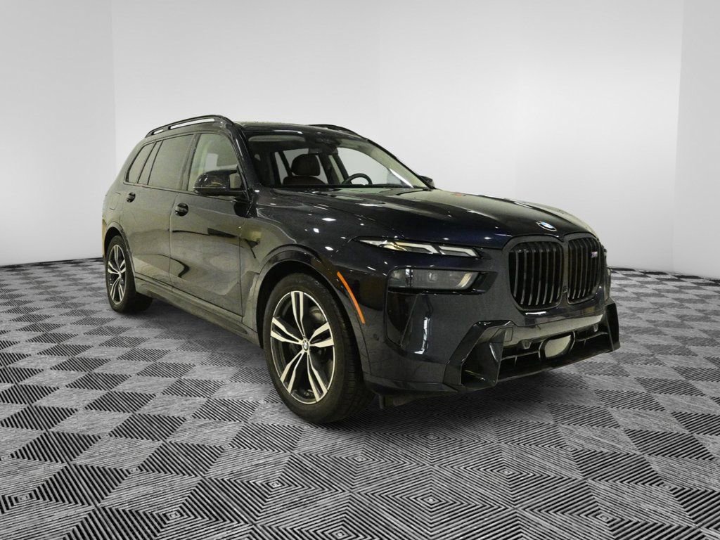 Used 2025 BMW X7 M60i image 7