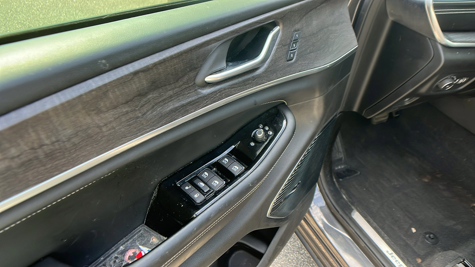 Used 2021 Jeep Grand Cherokee L Overland image 15