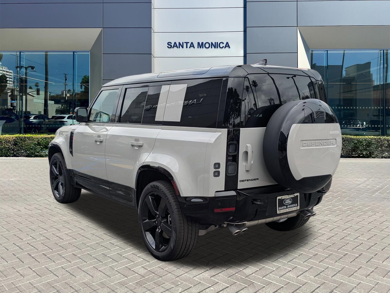 New 2026 Land Rover Defender 110 X-Dynamic SE image 7