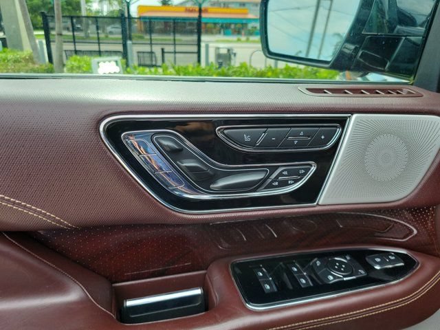 Used 2020 Lincoln Navigator Black Label w/ Cargo Convenience Package AWD/4WD image 23