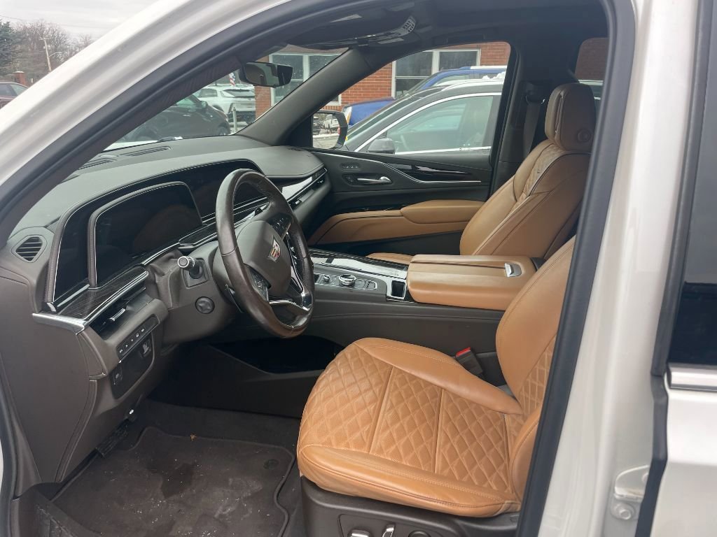 Used 2023 Cadillac Escalade Premium Luxury image 11
