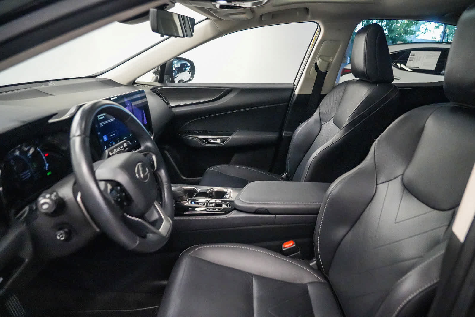 Used 2024 Lexus NX 450h+ AWD w/ Vision Package image 18