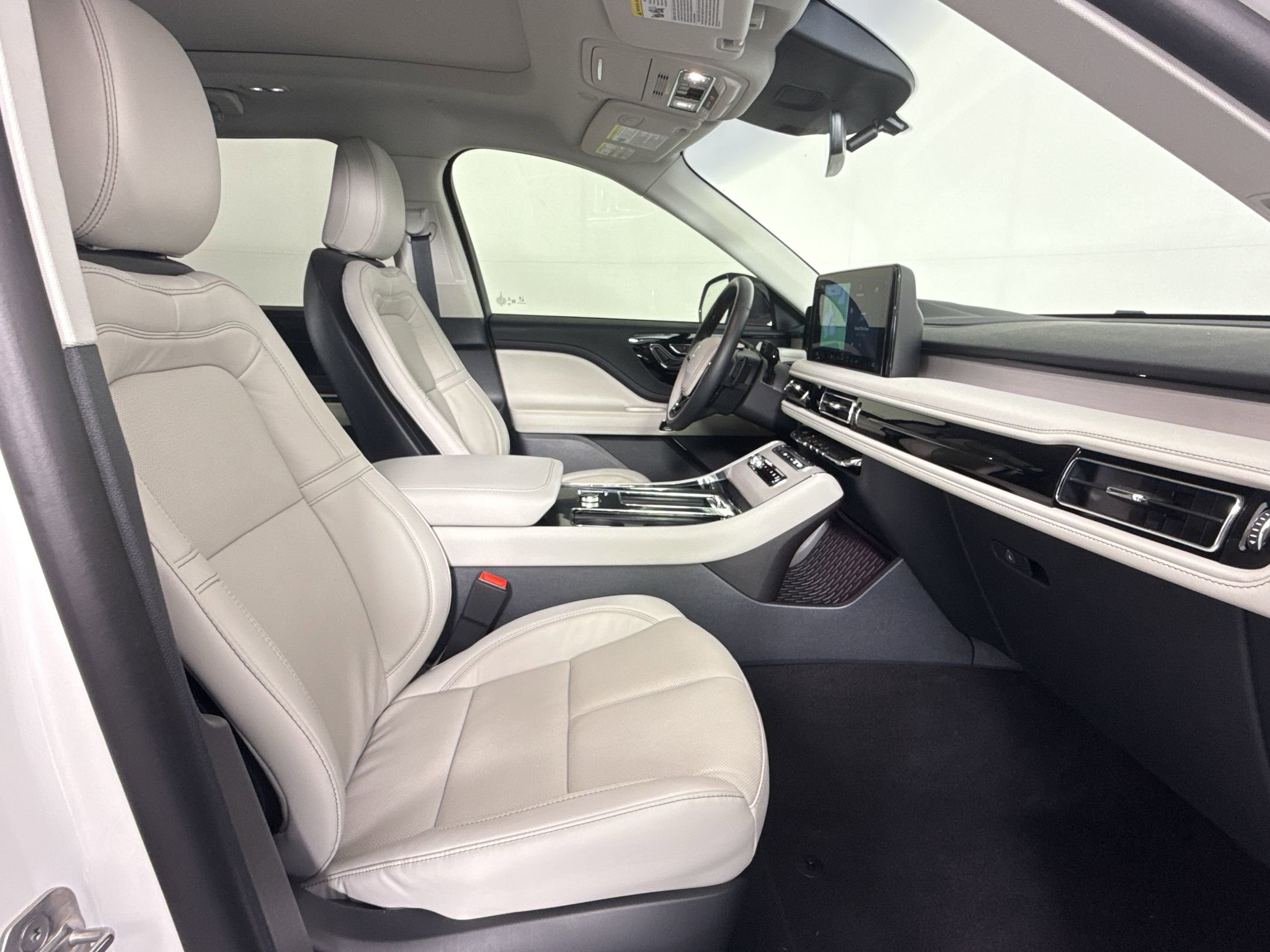 Used 2025 Lincoln Aviator Reserve w/ Illumination Package image 27