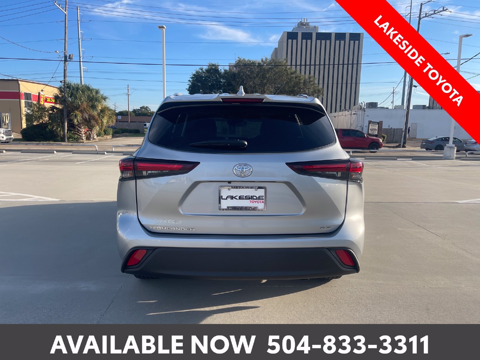 Used 2024 Toyota Highlander XLE FWD image 4