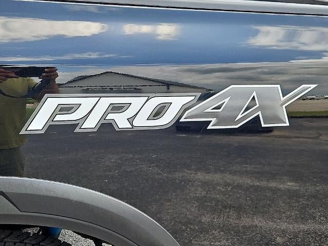 Used 2023 Nissan Titan PRO-4X w/ Pro-4x Convenience Package AWD/4WD image 14