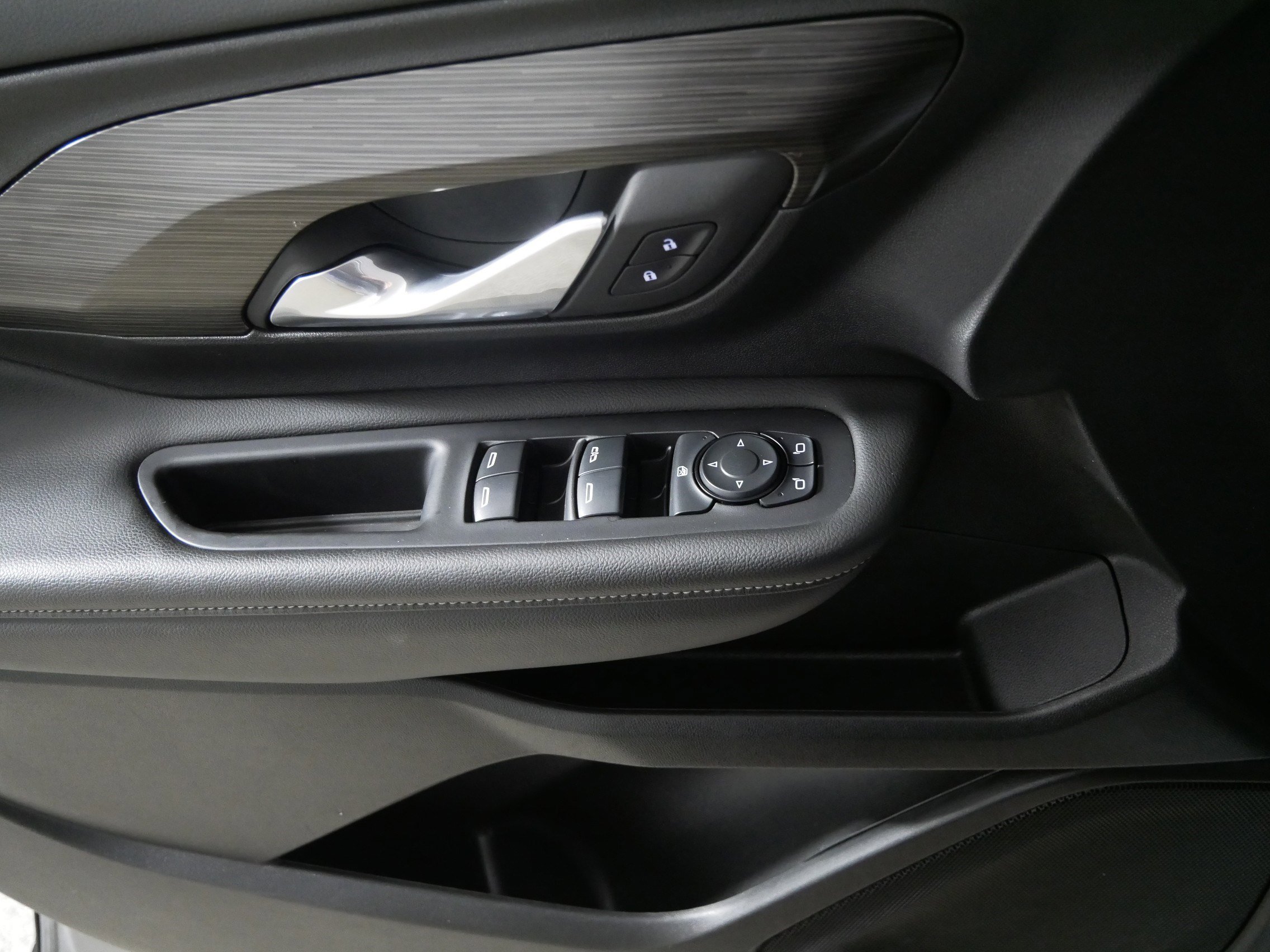 Used 2024 GMC Terrain SLE image 19