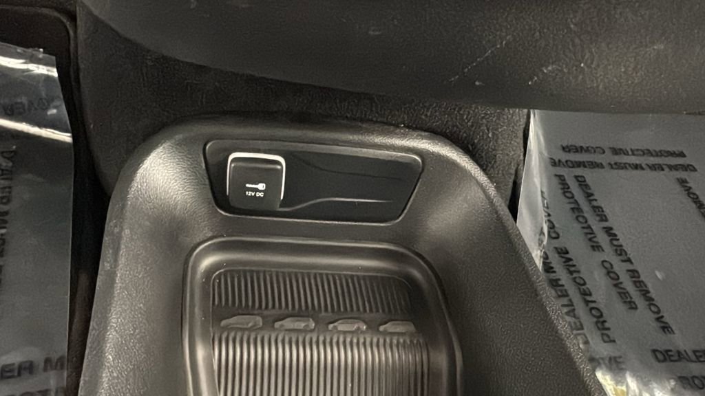 Used 2024 Chrysler Pacifica Select image 34